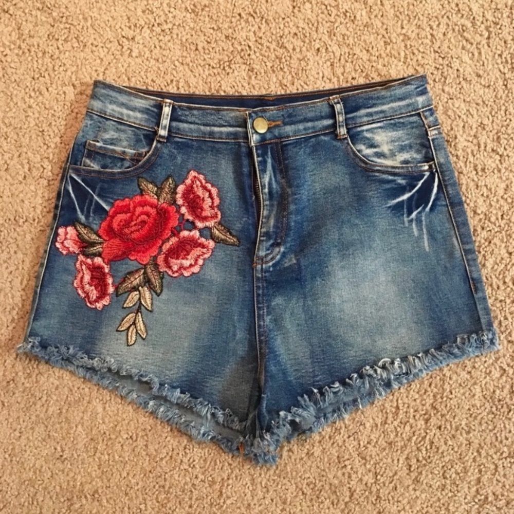 Fashion nova embroidered shorts